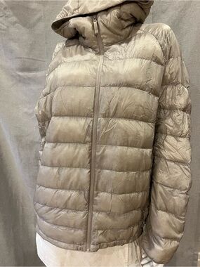 Uniqlo Ultra Light Down Puffer Jacket in Taupe Beige XL